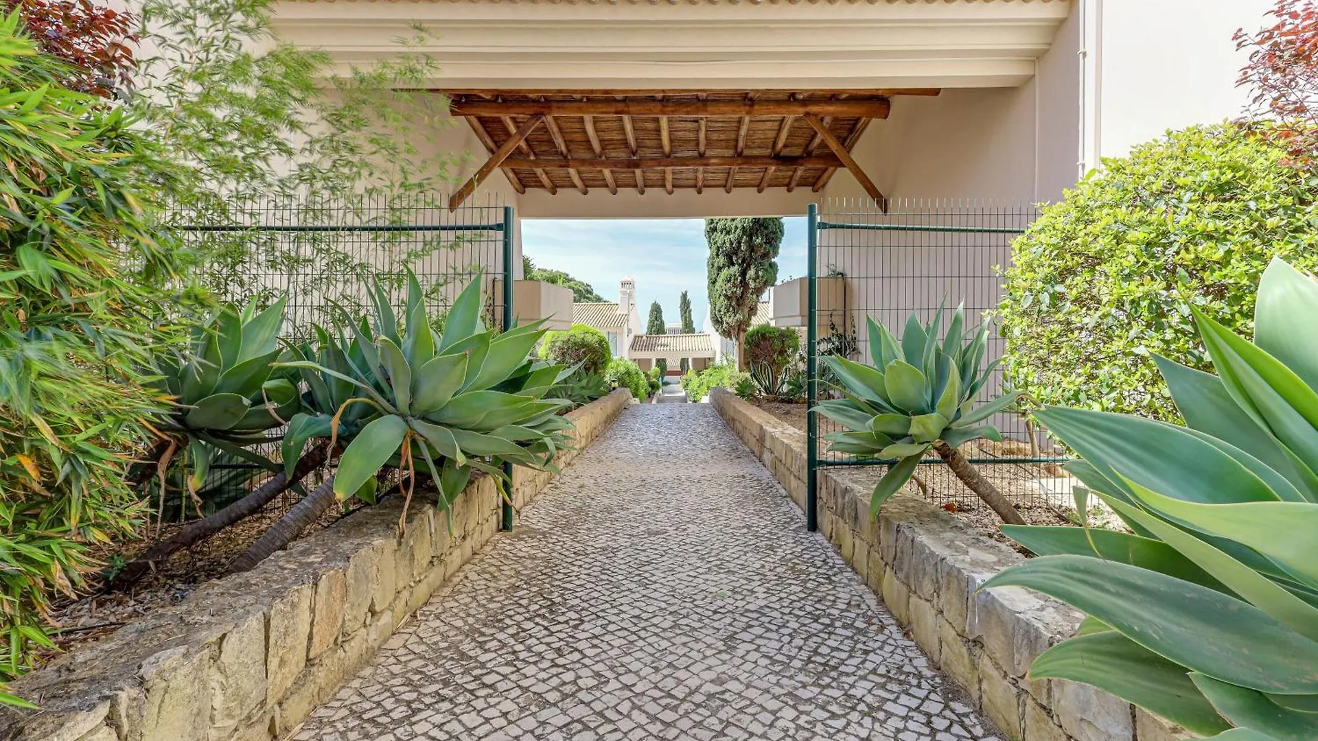 Apartment With 2 Bedrooms, 2M To The Beach Armacao de Pera Portugal