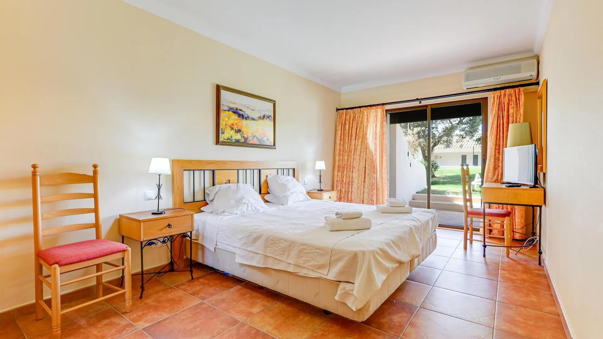 Apartment With 2 Bedrooms, 2M To The Beach Armacao de Pera