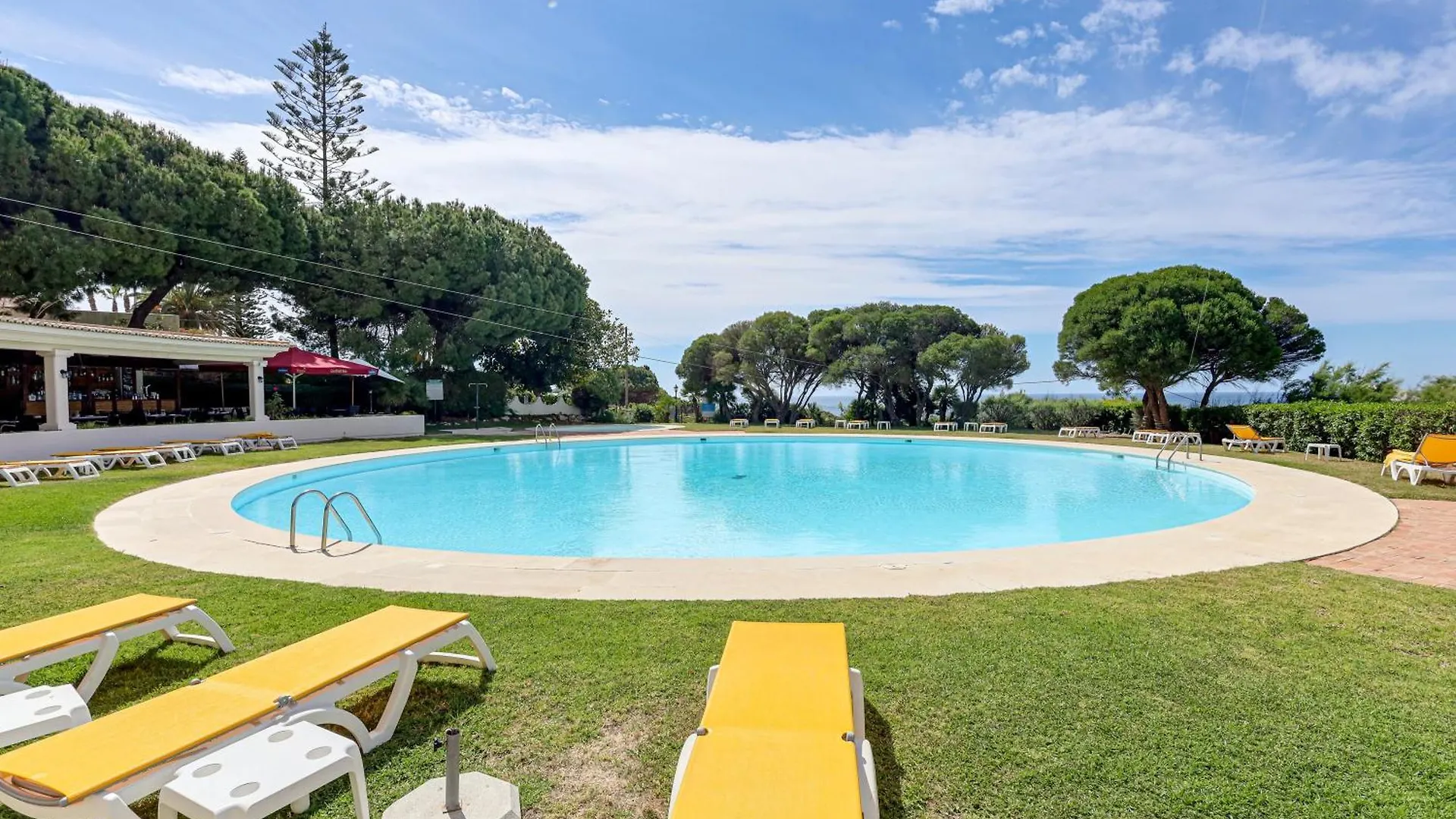 Apartment With 2 Bedrooms, 2M To The Beach Armação de Pêra 0*,  Portugal