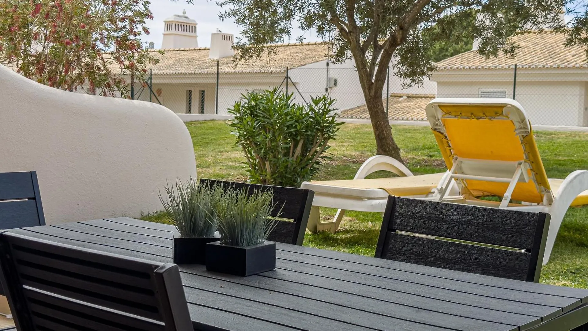 Apartment With 2 Bedrooms, 2M To The Beach Armação de Pêra