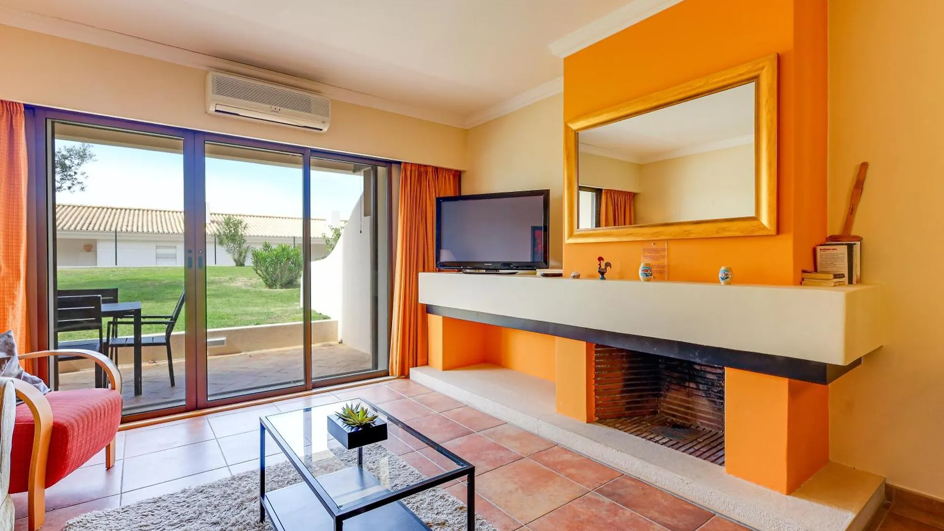 Apartment With 2 Bedrooms, 2M To The Beach Armação de Pêra