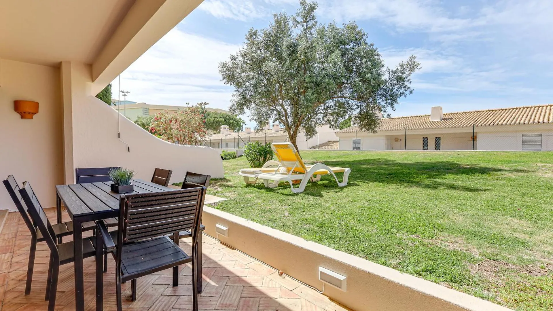 Apartment With 2 Bedrooms, 2M To The Beach Armação de Pêra