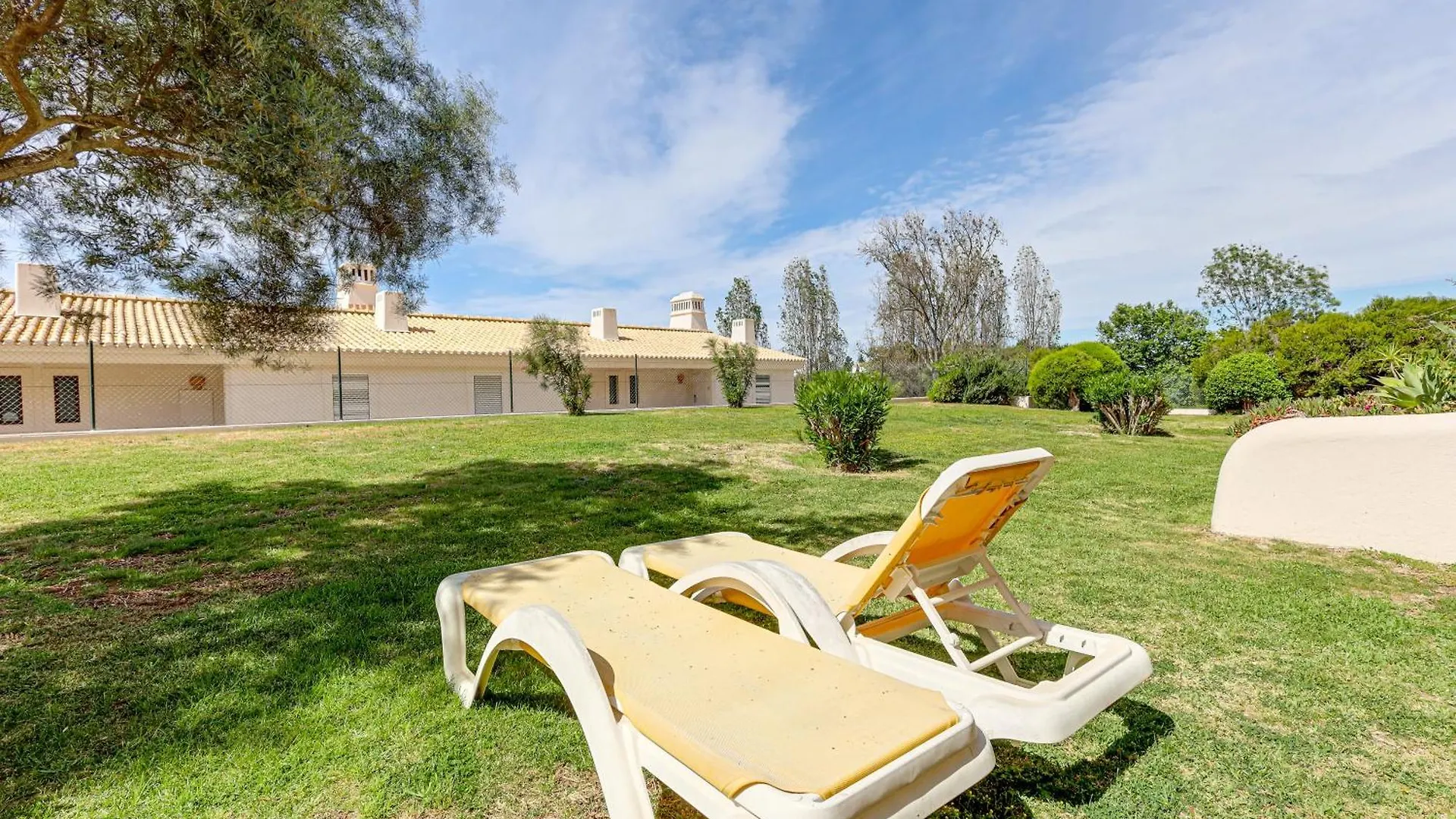Apartment With 2 Bedrooms, 2M To The Beach Armação de Pêra