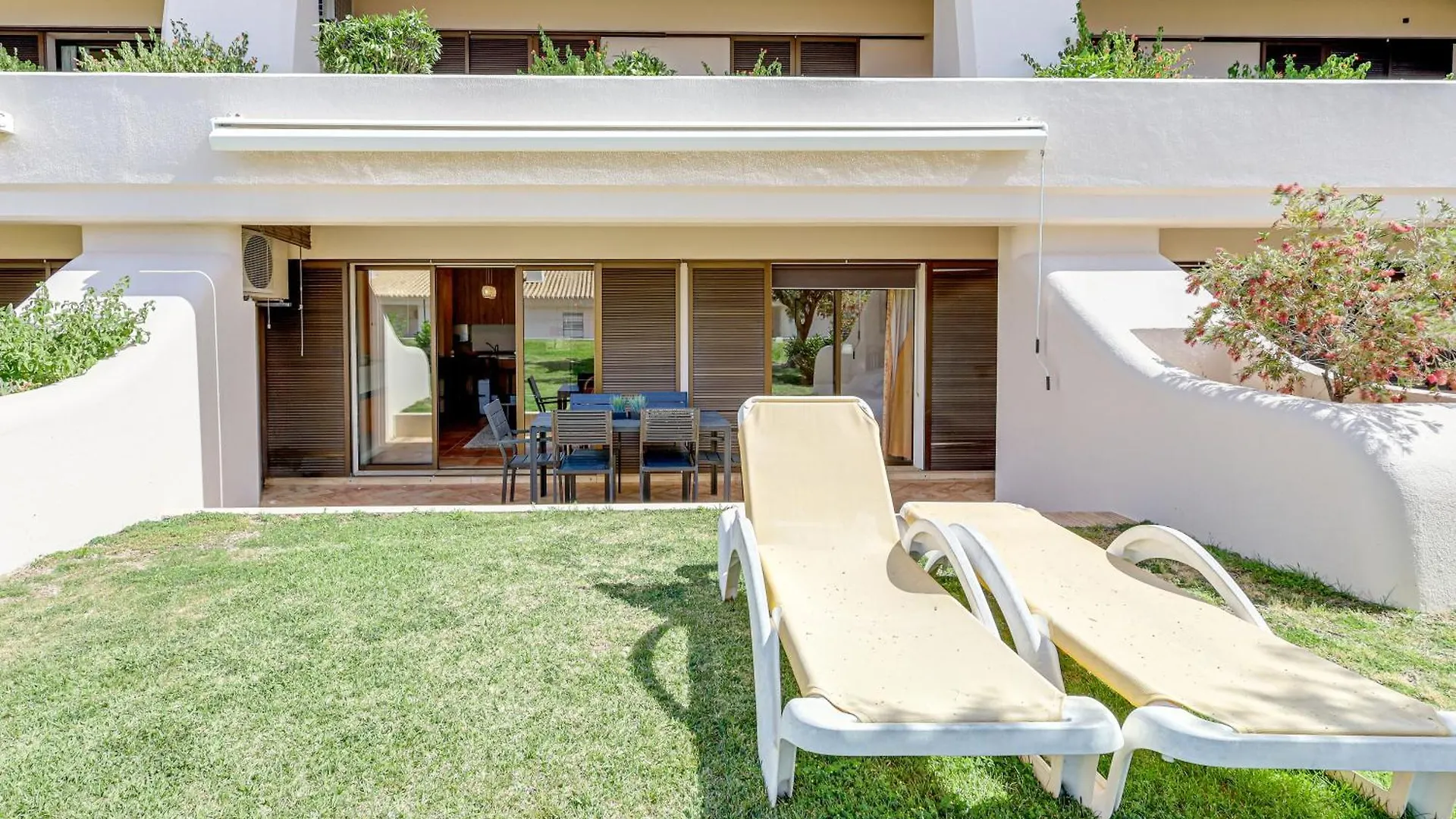 Apartment With 2 Bedrooms, 2M To The Beach Armação de Pêra