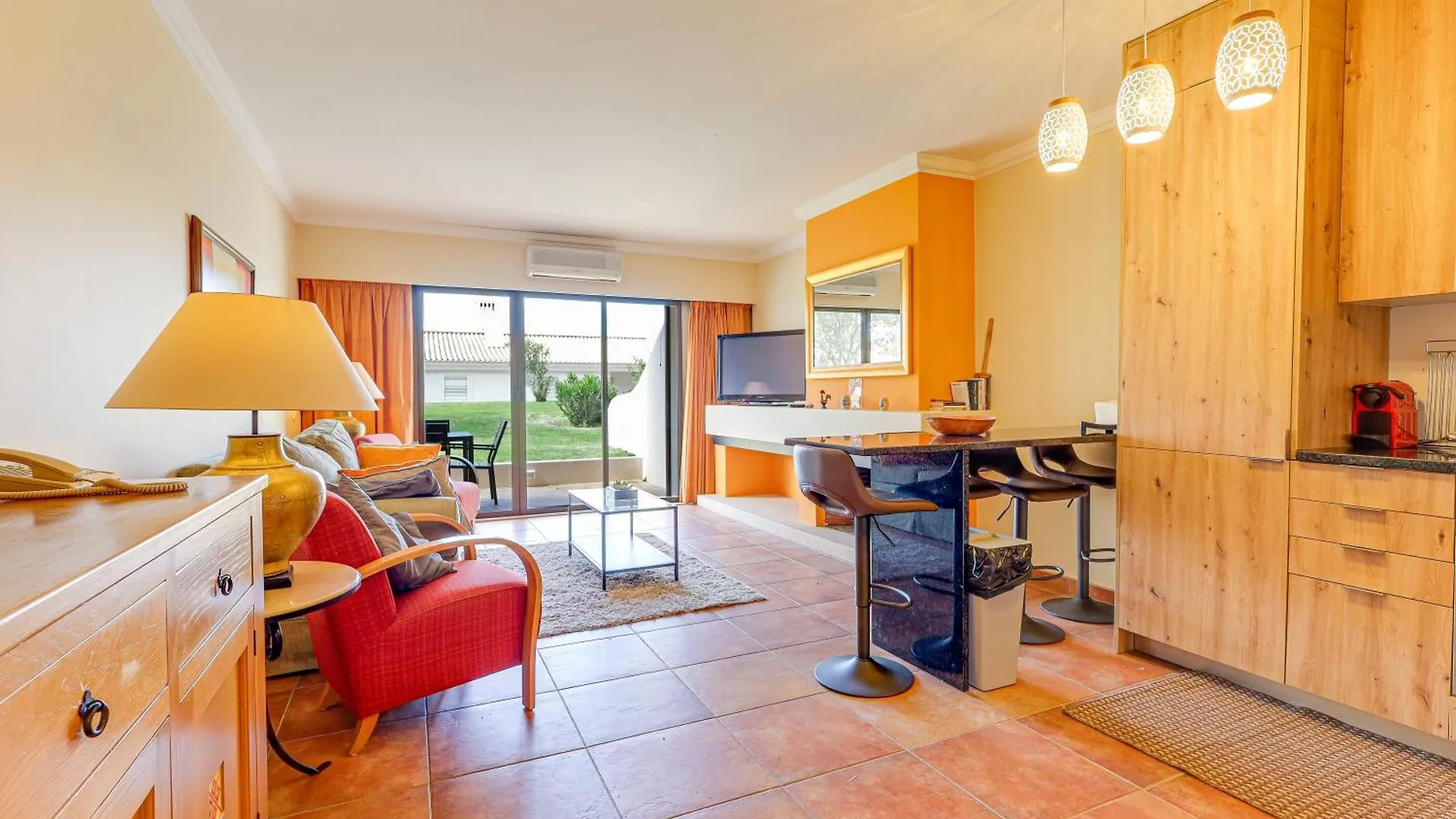 Apartment With 2 Bedrooms, 2M To The Beach Armação de Pêra Portugal