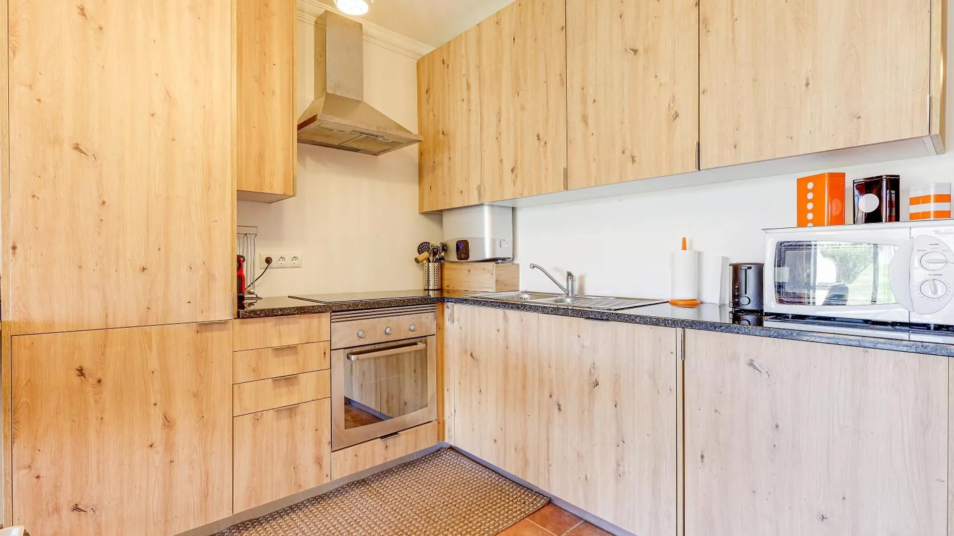 Apartment With 2 Bedrooms, 2M To The Beach Armação de Pêra 0*,  Portugal
