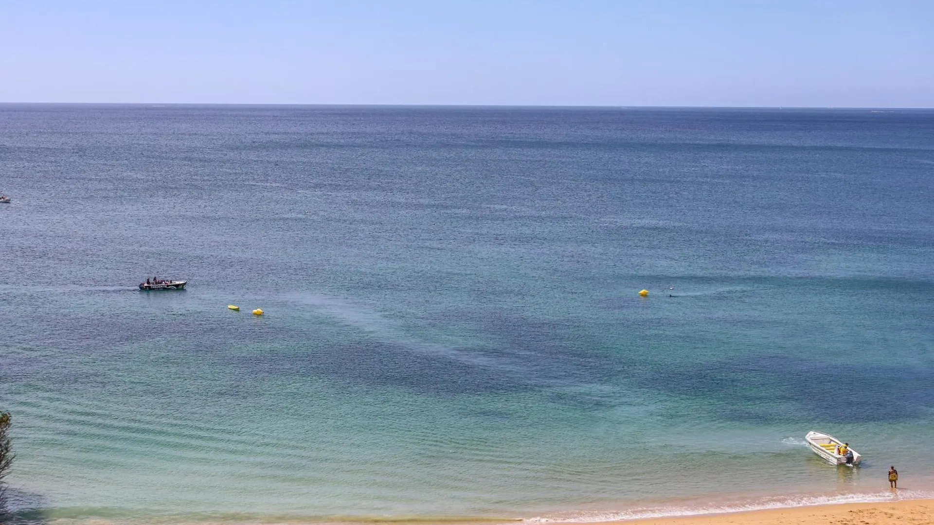 Apartment With 2 Bedrooms, 2M To The Beach Armação de Pêra