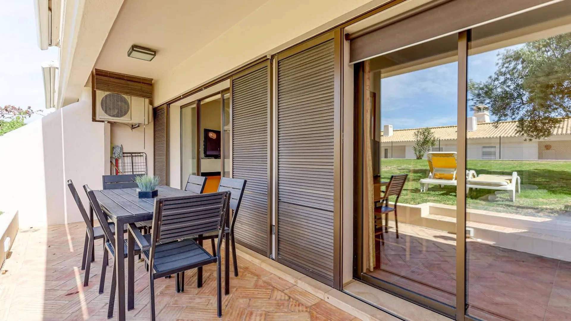 Apartment With 2 Bedrooms, 2M To The Beach Armação de Pêra