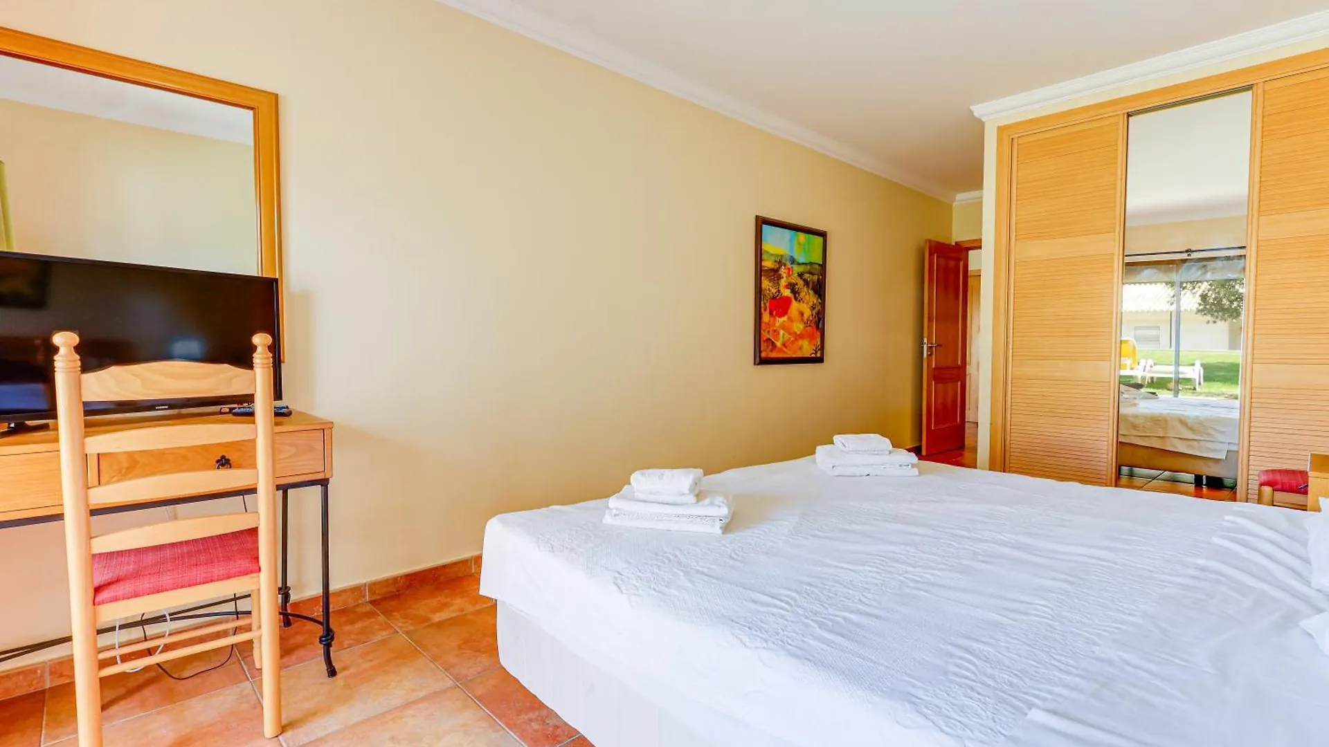 Apartment With 2 Bedrooms, 2M To The Beach Armação de Pêra Portugal