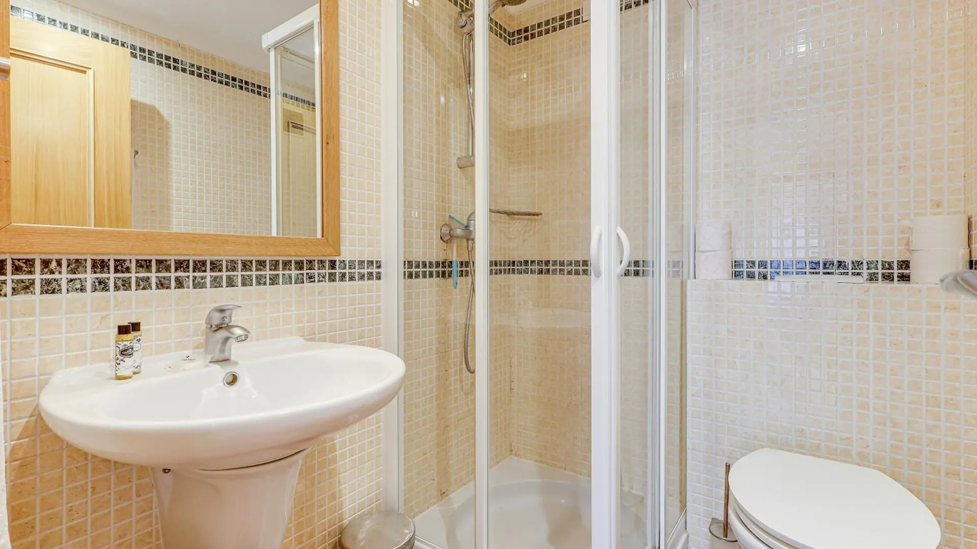 Apartment With 2 Bedrooms, 2M To The Beach Armação de Pêra