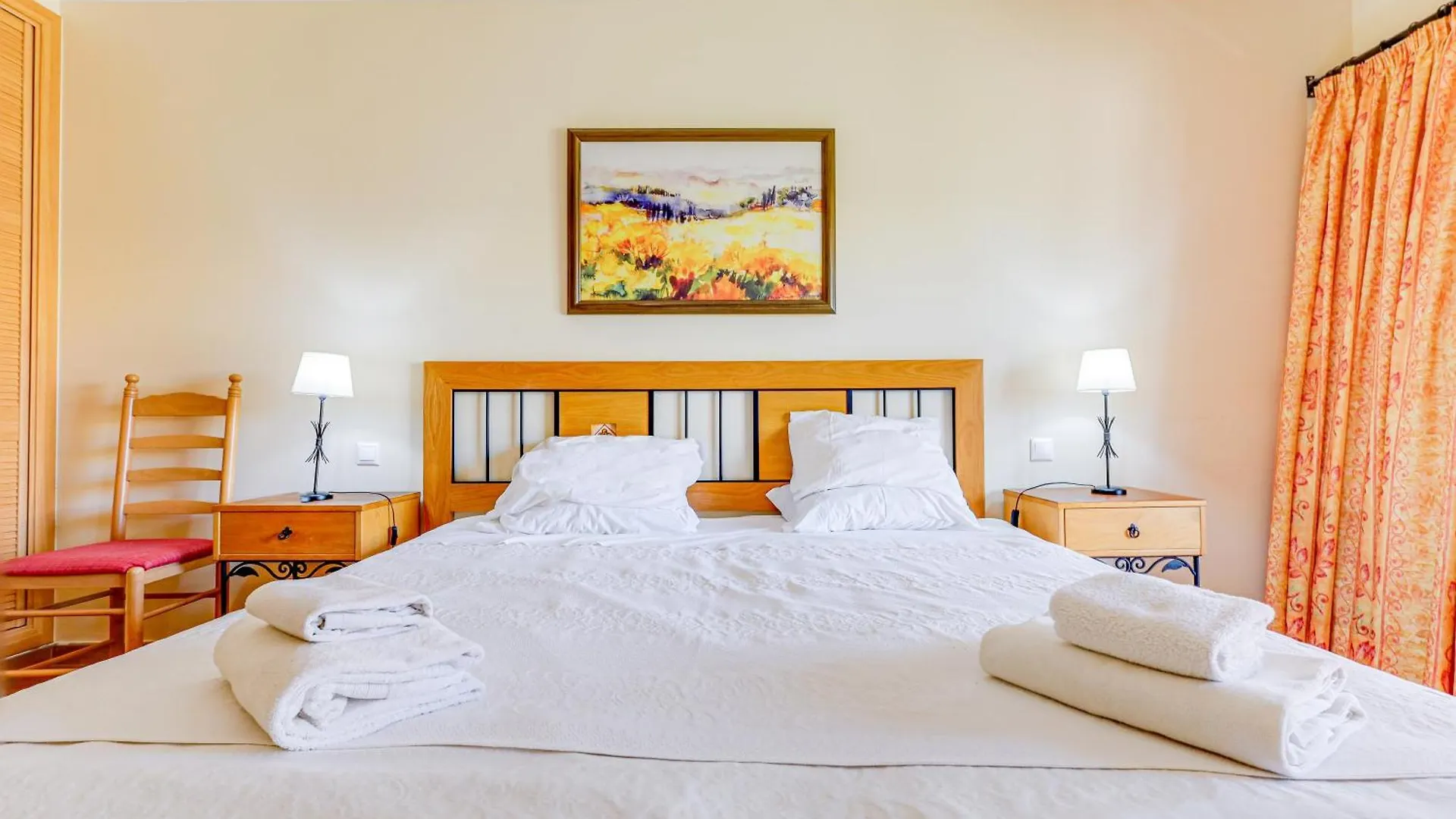 Apartment With 2 Bedrooms, 2M To The Beach Armação de Pêra 0*,  Portugal