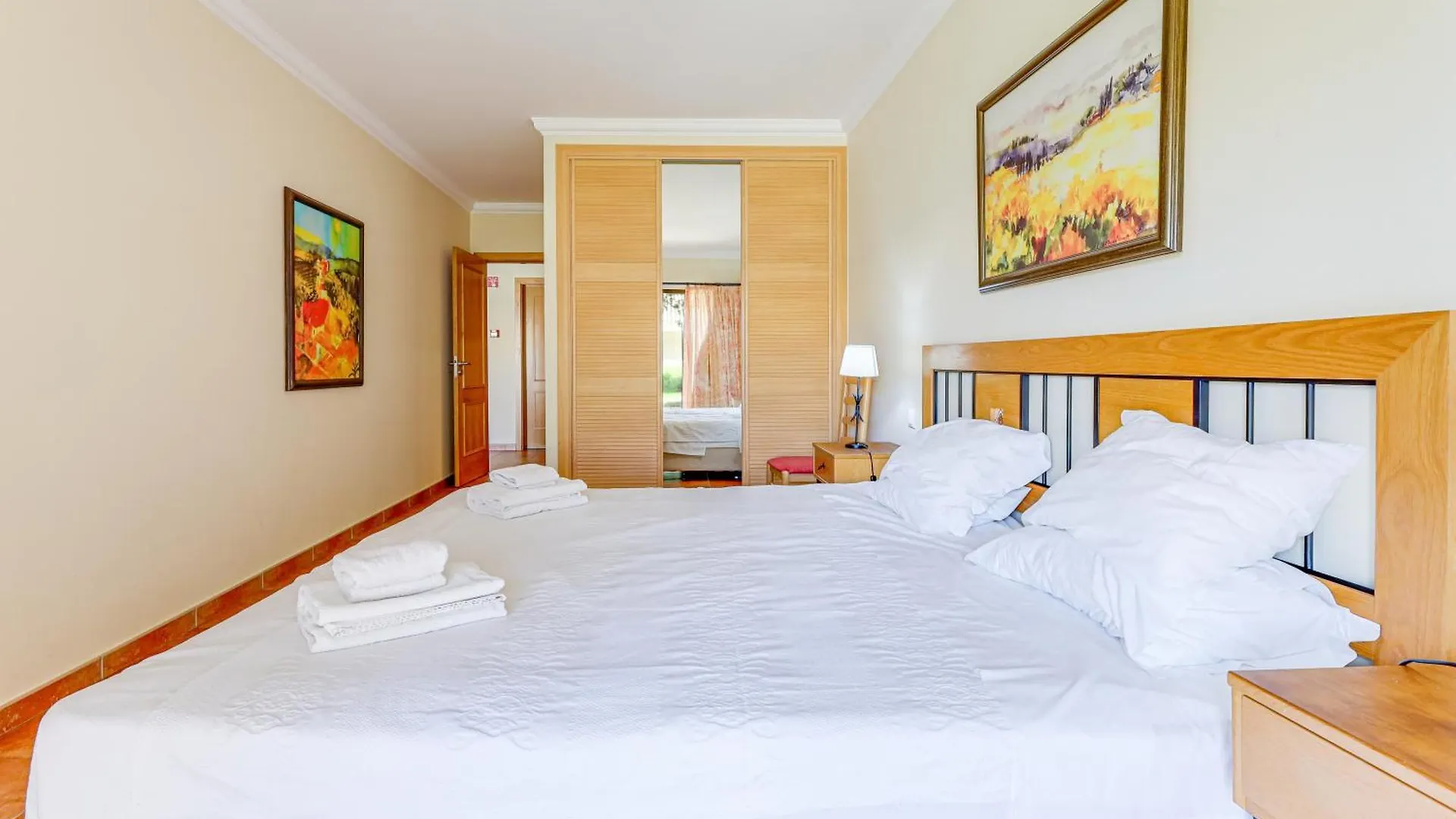 Apartment With 2 Bedrooms, 2M To The Beach Armação de Pêra