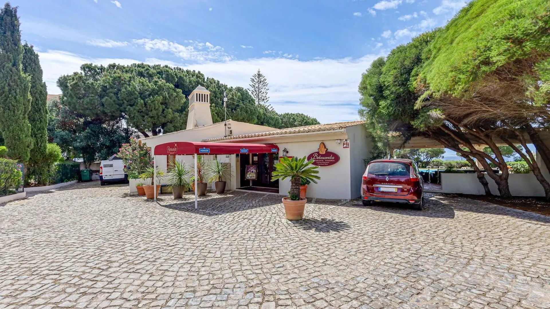 Apartment With 2 Bedrooms, 2M To The Beach Armação de Pêra