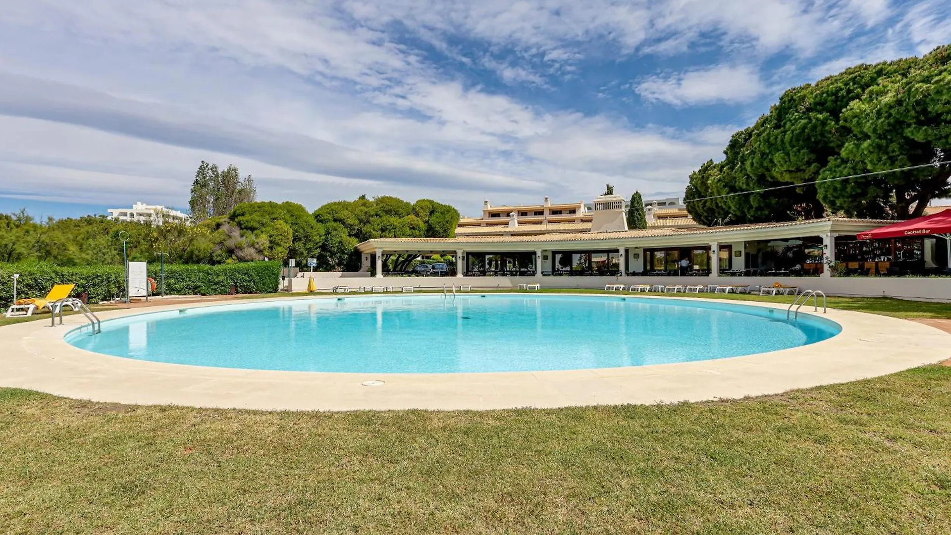 Apartment With 2 Bedrooms, 2M To The Beach Armação de Pêra